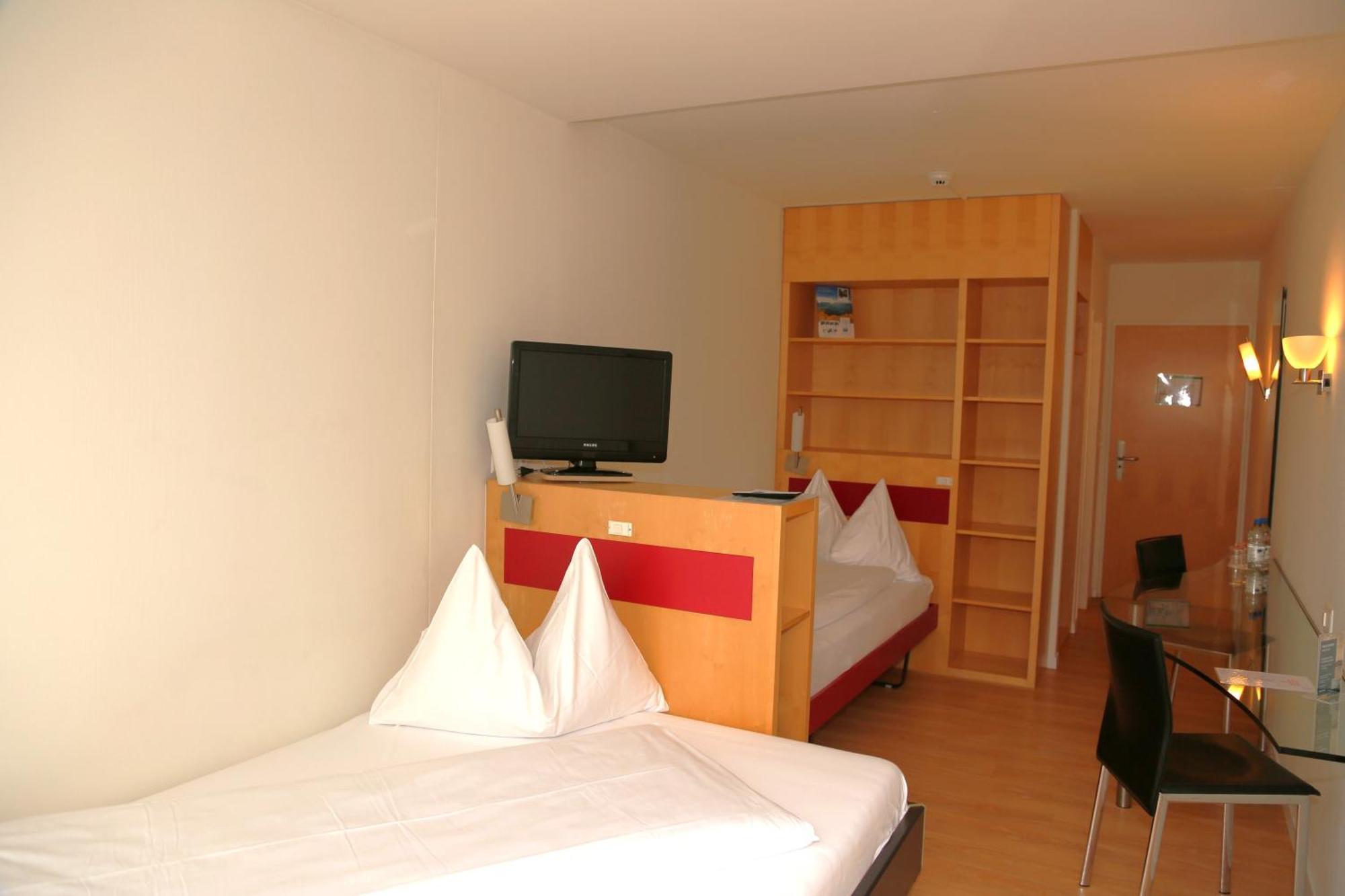 Hotel Seaside Spiez Buitenkant foto