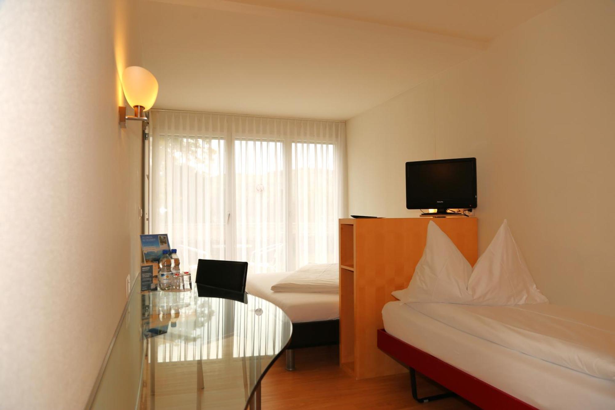 Hotel Seaside Spiez Buitenkant foto
